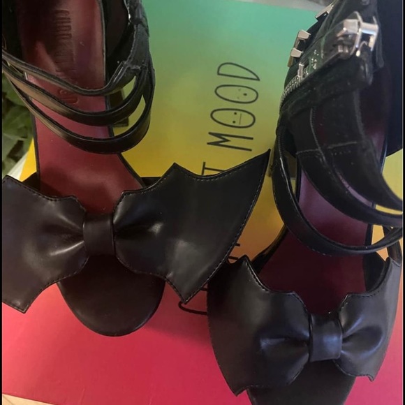 Dolls Kill Current Mood platforms “BAT SH*T CRAZY” written on the back size 5/6 - Picture 4 of 4